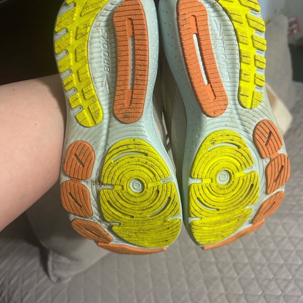 Brooks Cream Running Shoes - Picture 6 of 6